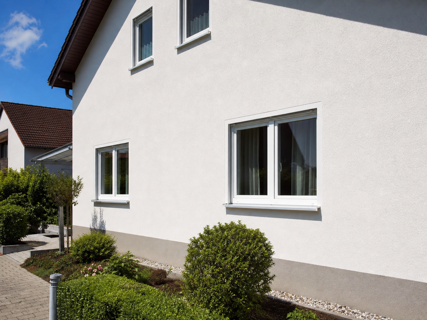 Saubere gepflegte Hausfassade in Würzburg nach professioneller Fassadenreinigung